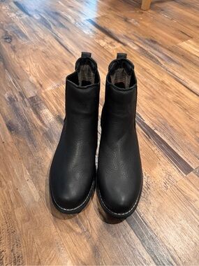 Ariat Black Slip-On Chelsea Ankle Boots